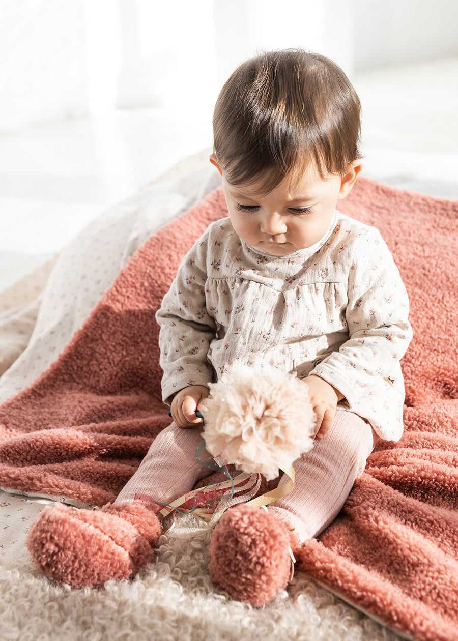 FUZZY COZY BLANKET - BERRY GAUZE