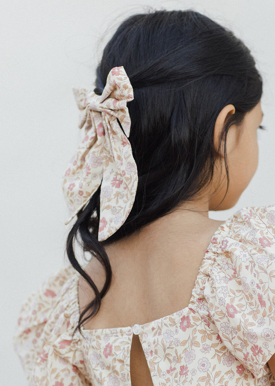 EVERLY BLUSH GARDEN BOW