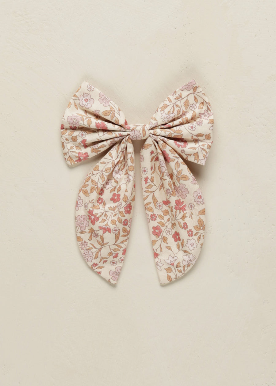 EVERLY BLUSH GARDEN BOW